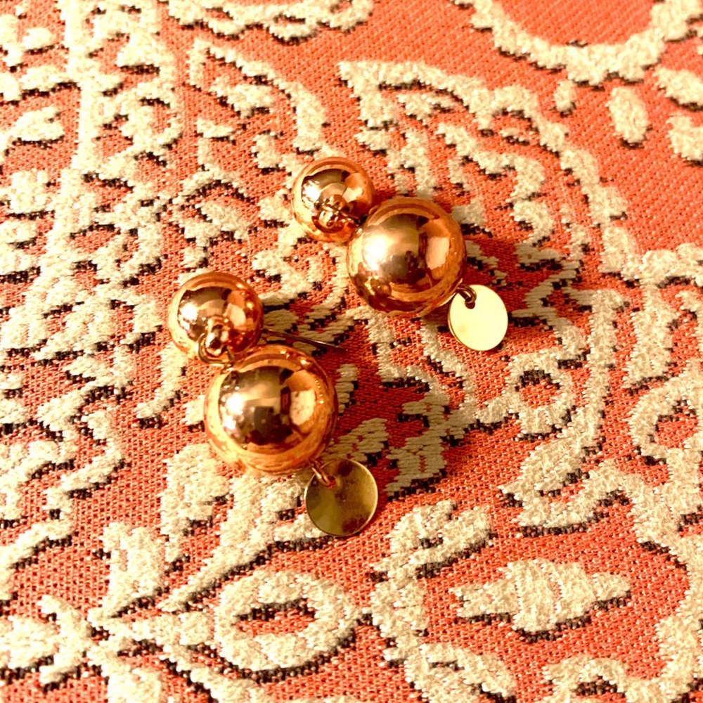 Gorgeous necklace and earrings set.